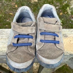 Stride Rite 10w WIDE Velcro shoes GUC